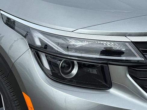 New 2026 Kia Seltos S FWD image 34
