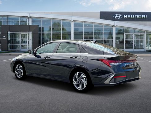 New 2026 Hyundai Elantra Limited FWD image 4