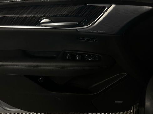 Used 2025 Cadillac XT6 Premium Luxury image 28