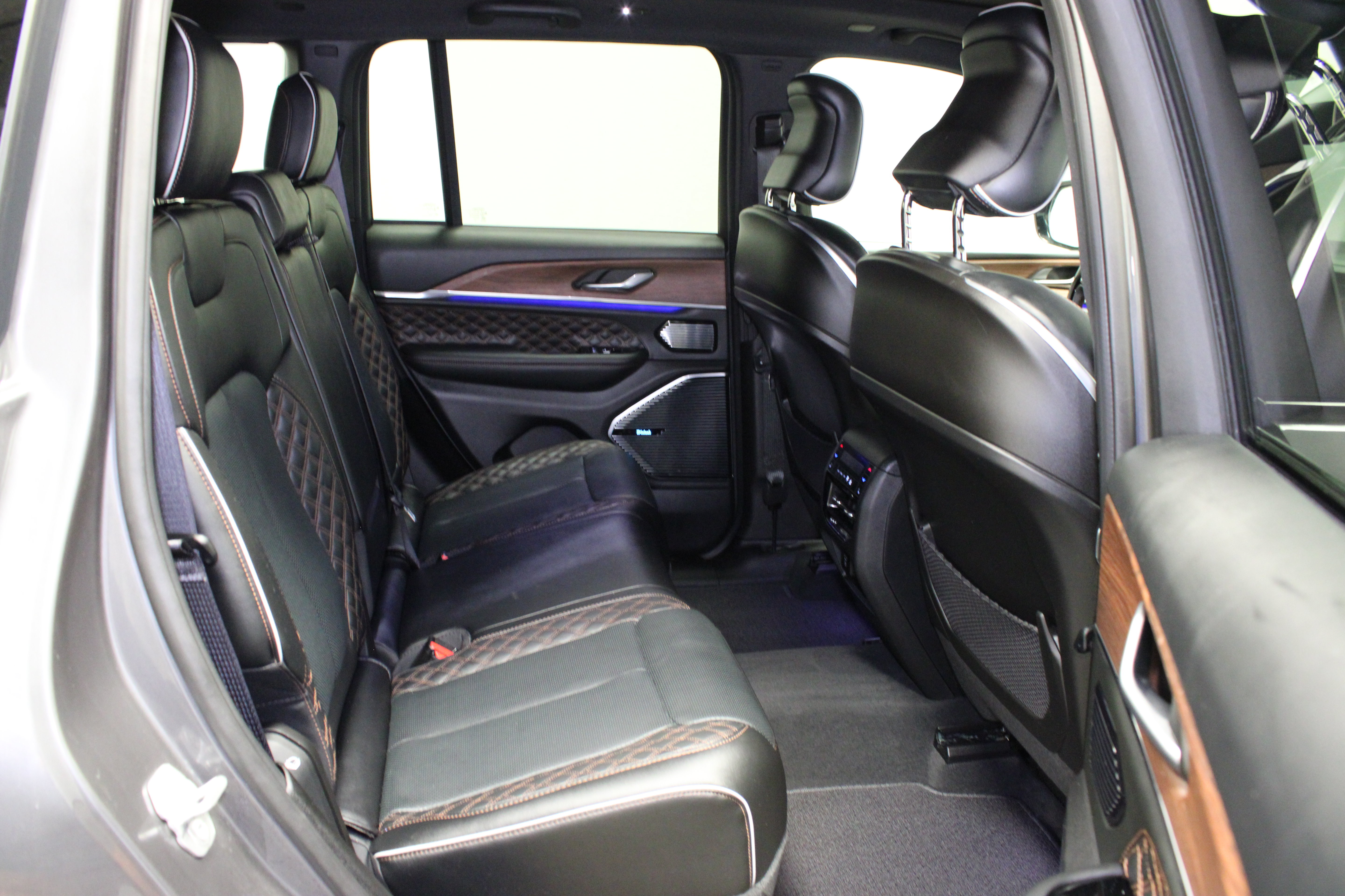 Used 2025 Jeep Grand Cherokee Summit w/ High Altitude Package AWD/4WD image 23