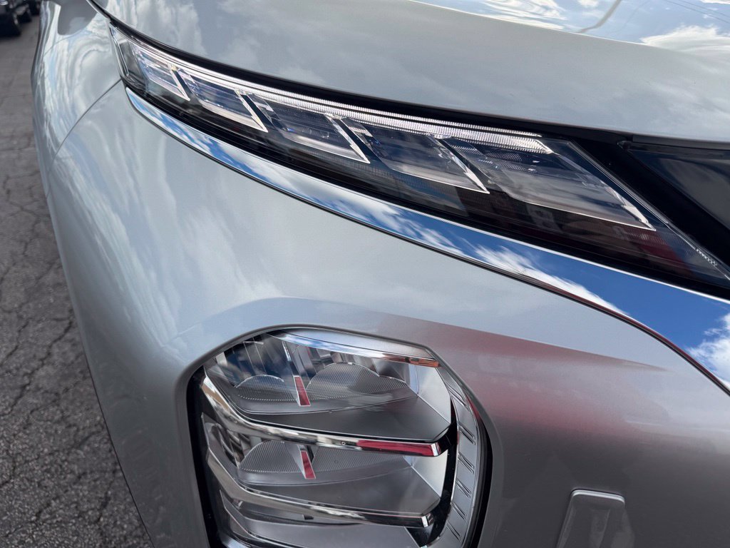 Used 2023 Mitsubishi Outlander SE AWD/4WD image 6