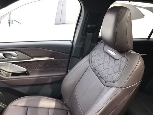 Used 2025 Ford Explorer Platinum w/ Ultimate Package image 25