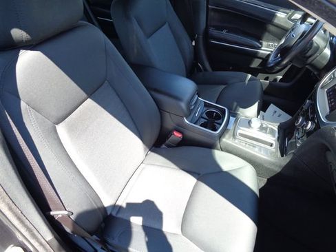 Used 2020 Chrysler 300 Touring w/ Chrome Appearance Package RWD image 17