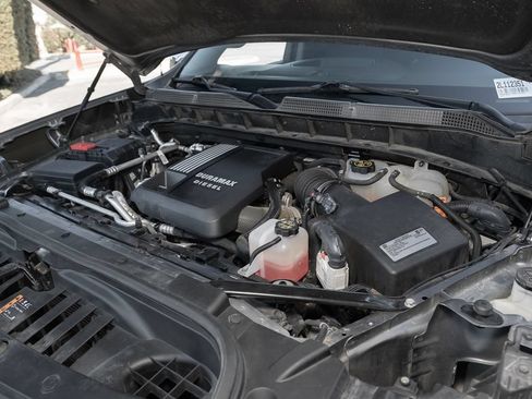 Used 2021 Chevrolet Silverado 1500 LT RWD image 16