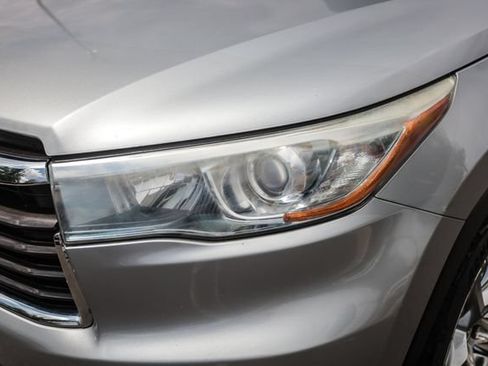 Used 2015 Toyota Highlander Limited Platinum AWD/4WD image 12