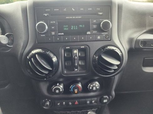 Used 2015 Jeep Wrangler Unlimited Sahara AWD/4WD image 29