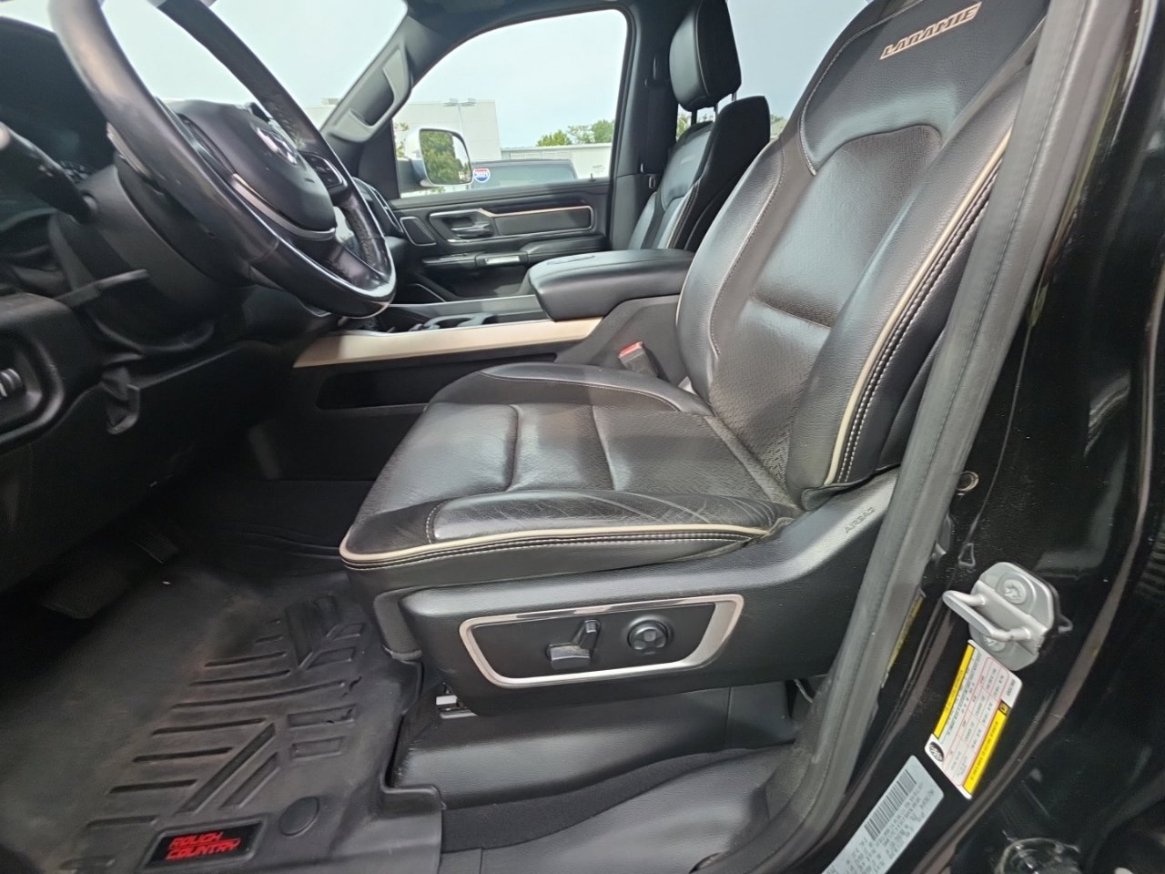 Used 2019 RAM 1500 Laramie AWD/4WD image 15