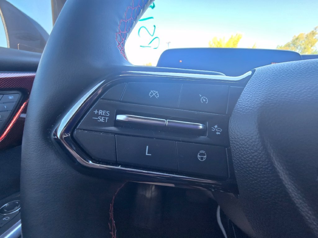 Used 2024 Chevrolet Traverse RS FWD image 25