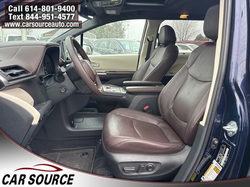 Used 2022 Toyota Sienna Platinum image 9