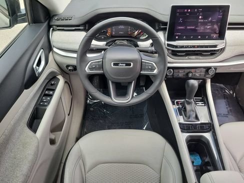 Used 2022 Jeep Compass Latitude FWD image 14