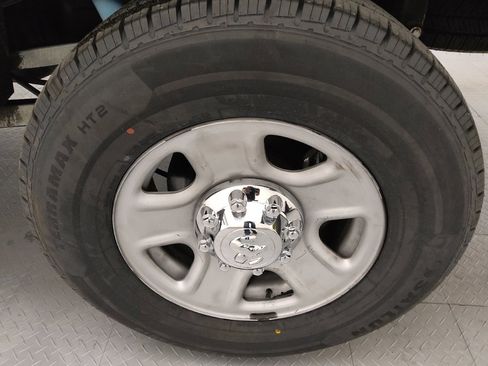 Used 2018 RAM 2500 Tradesman w/ Chrome Appearance Group image 31