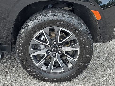 Used 2023 Chevrolet Tahoe Z71 w/ Luxury Package AWD/4WD image 7