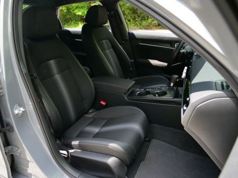 Used 2025 Honda Civic Sport image 32