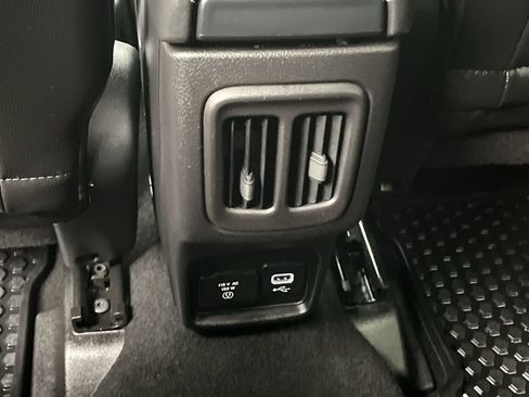 Used 2019 Jeep Compass Latitude w/ Cold Weather Group image 11