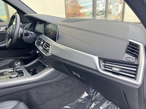 Used 2022 BMW X5 sDrive40i w/ M Sport Package image 28