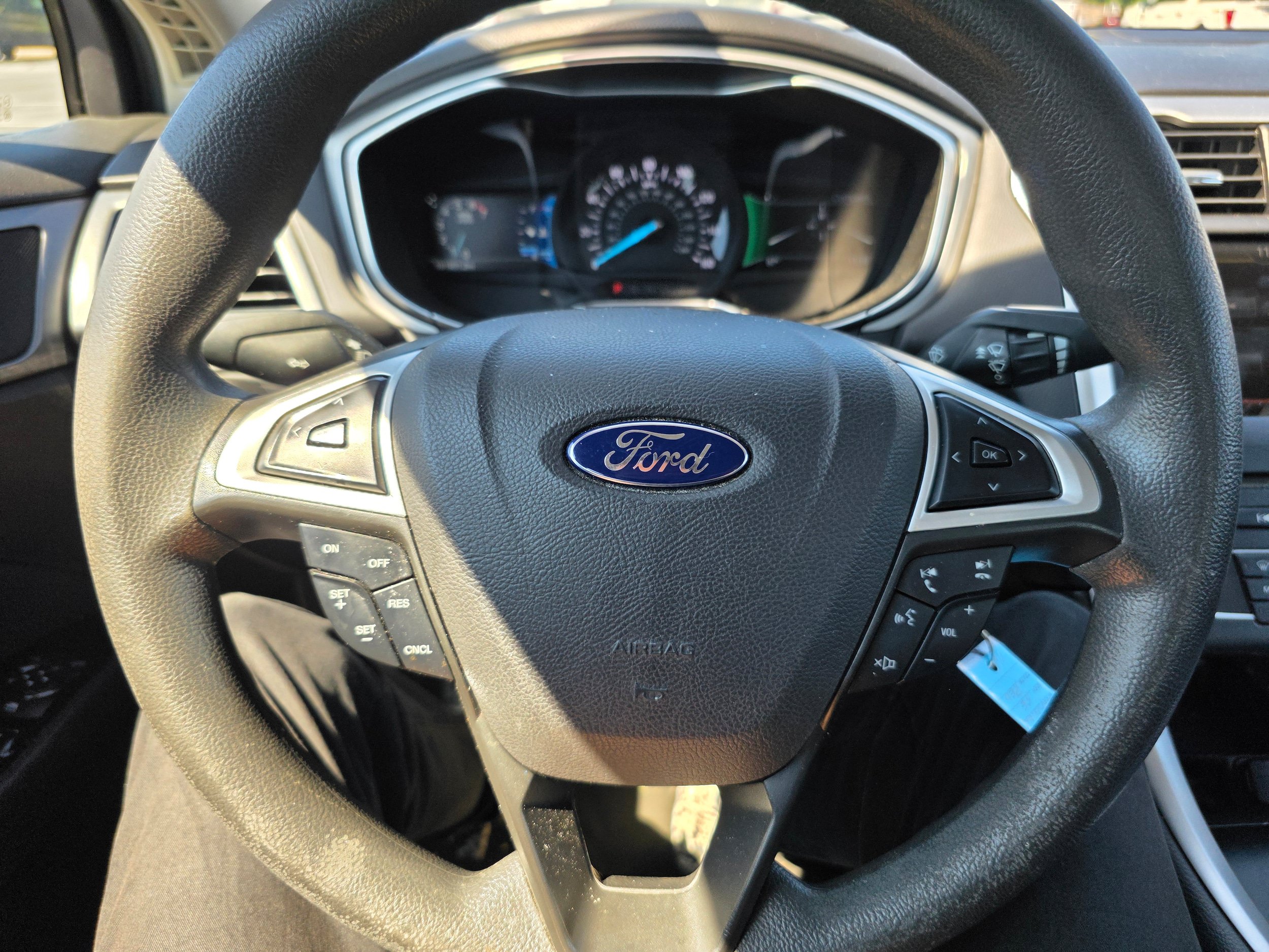 Used 2016 Ford Fusion SE FWD image 14