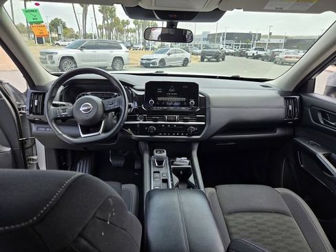 Used 2024 Nissan Pathfinder SV FWD image 14