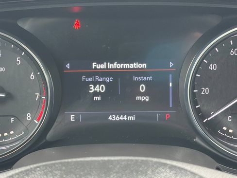 Used 2021 Buick Encore GX Essence w/ Advanced Technology Package FWD image 28