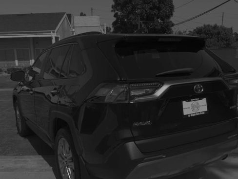 Used 2019 Toyota RAV4 Limited w/ Carpet Mat Package image 4