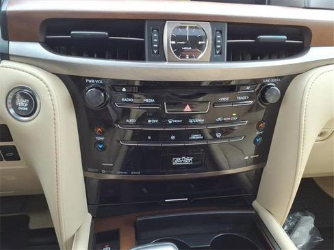 Used 2020 Lexus LX 570 4WD w/ 3rd Row & Luxury Pkg image 27