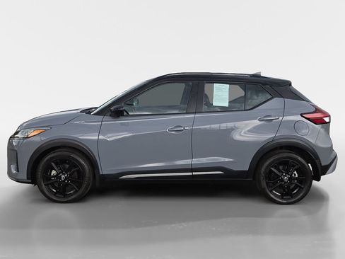 Used 2023 Nissan Kicks SR w/ SR Premium Package FWD image 2