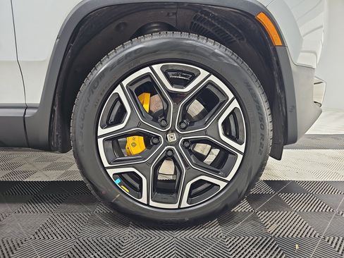 Used 2024 Rivian R1S Adventure AWD/4WD image 11