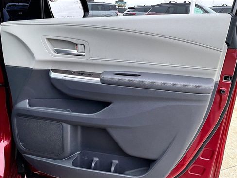 Used 2022 Toyota Sienna XLE image 24
