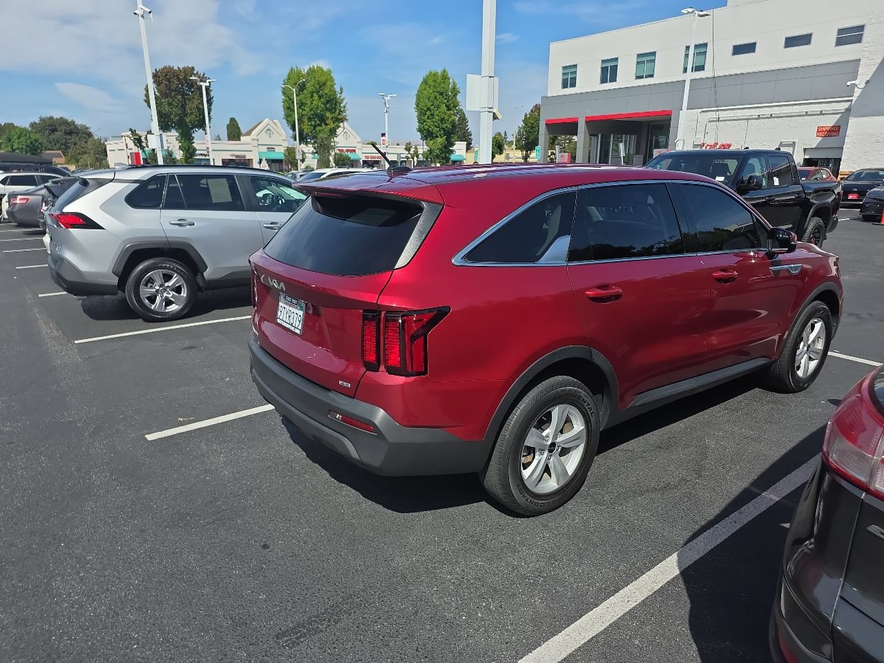 Used 2023 Kia Sorento LX AWD/4WD image 2