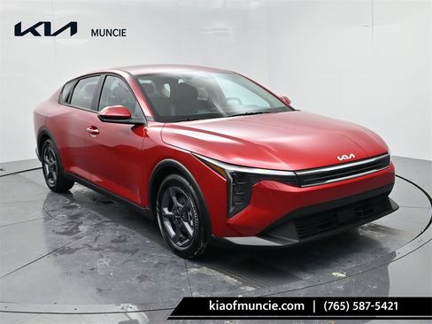 New 2025 Kia K4 LXS image 1