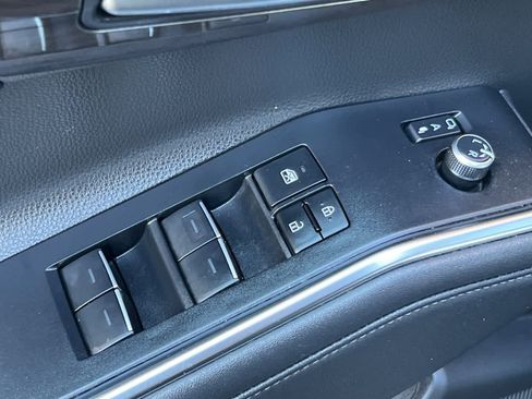 Used 2023 Toyota Highlander Platinum image 13