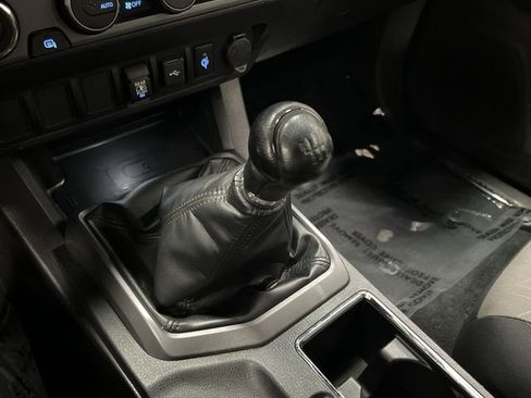 Used 2023 Toyota Tacoma TRD Off-Road image 19