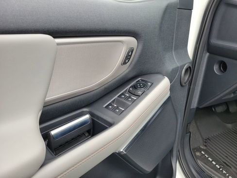 New 2025 Ford Expedition Active image 19