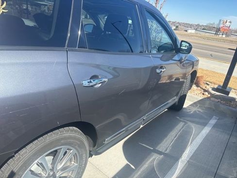 Used 2015 Nissan Pathfinder SL w/ SL Premium Package image 4