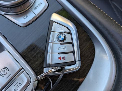 Used 2022 BMW 750i xDrive AWD/4WD image 30