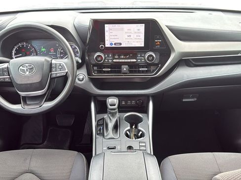 Used 2023 Toyota Highlander L image 19