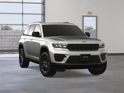 New 2025 Jeep Grand Cherokee Altitude image 6