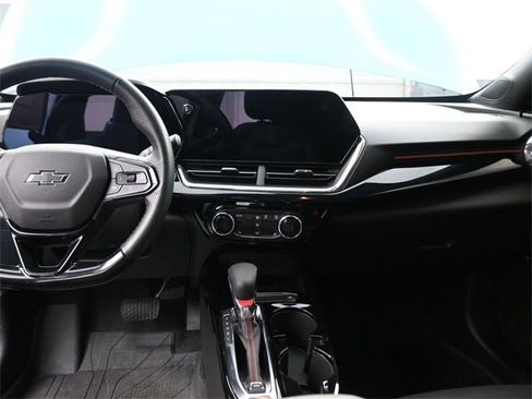 Used 2025 Chevrolet Trax RS w/ Sunroof Package image 19