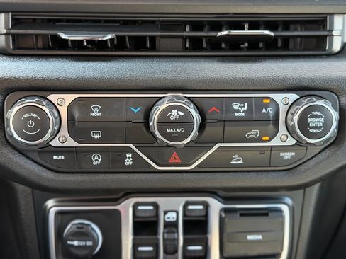 Used 2024 Jeep Wrangler Unlimited Sport AWD/4WD image 11
