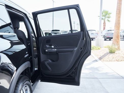 Used 2025 Mercedes-Benz GLB 250 4MATIC w/ Exclusive Package image 13