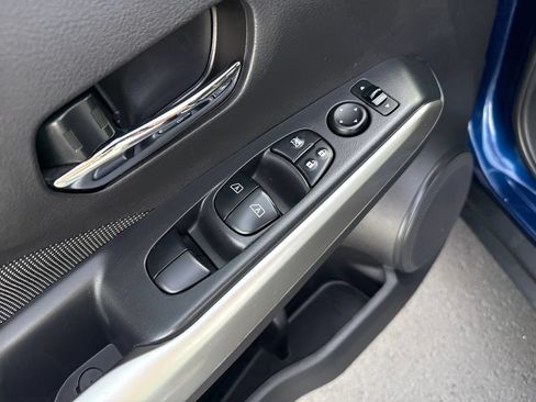 Used 2018 Nissan Kicks SV FWD image 10