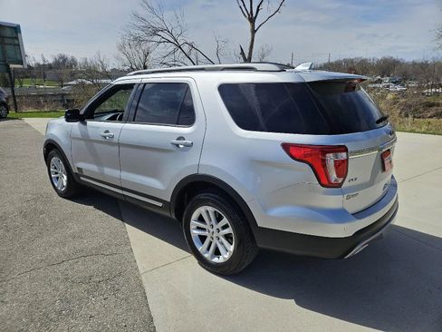 Used 2017 Ford Explorer XLT FWD image 8
