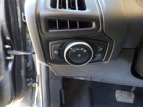 Used 2017 Ford Focus SE image 19