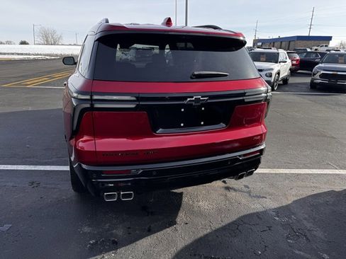Used 2025 Chevrolet Traverse RS w/ LPO, Floor Liner Package image 3