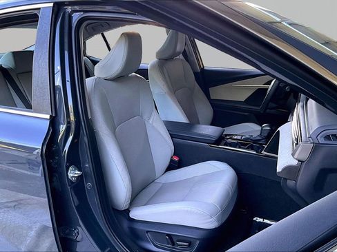 Used 2025 Toyota Camry XLE w/ Premium Plus Package FWD image 22