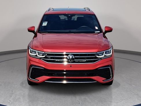 Used 2024 Volkswagen Tiguan SEL R-Line AWD/4WD image 2