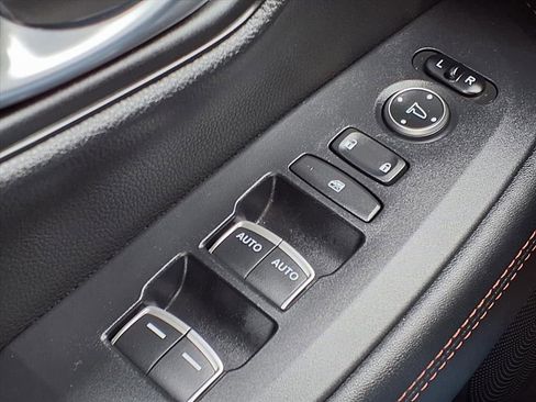 Used 2025 Honda HR-V Sport image 12