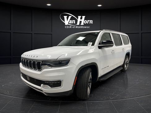 Used 2023 Jeep Wagoneer L Series II w/ Premium Group I AWD/4WD image 3