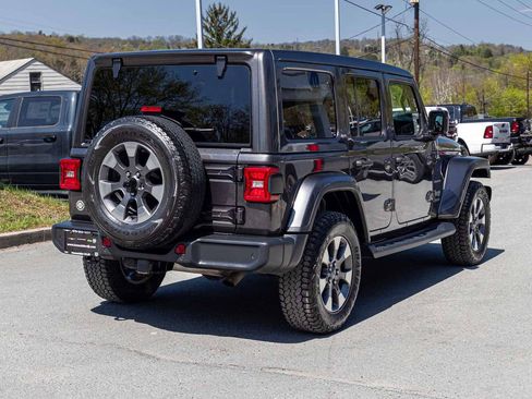 Used 2018 Jeep Wrangler Unlimited Sahara AWD/4WD image 4