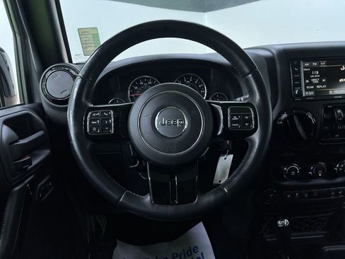 Used 2015 Jeep Wrangler Unlimited Sahara AWD/4WD image 19