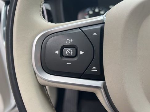 Used 2022 Volvo S60 B5 Momentum w/ Premium Package image 9
